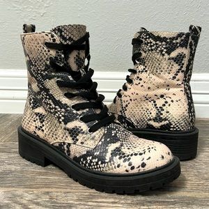 🎉SALE🎉 Size W-7 Madden Girl Faux Snake Skin Boots